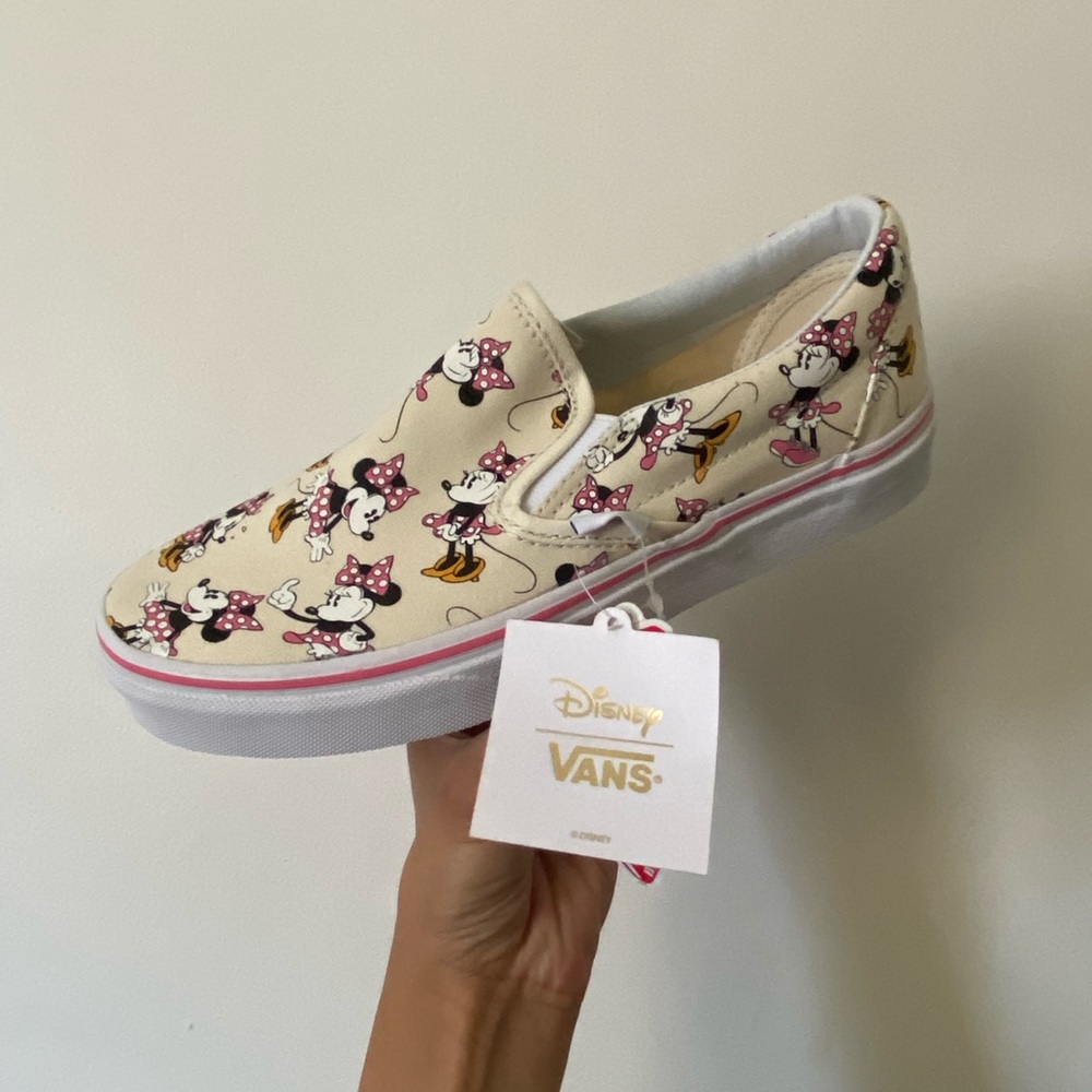 NEW- Vans x Disney Minnie Mouse Slip On